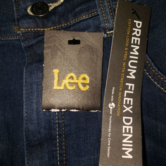Lee Men’s W36 L32 Premium Flex Classic Fit Straight Jeans Stretch Denim — NWT - Picture 8 of 9